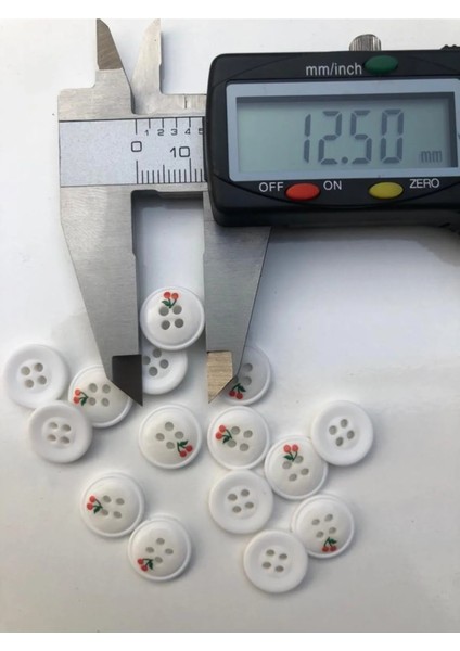 12,5 mm 4 Delikli Kirazlı Polyester Düğme(30 Adet) modelleri