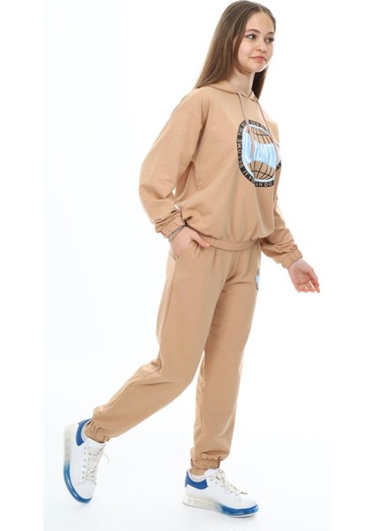 Kahverengi Göğsü Logo Baskılı Kapüşonlu Kız Eşofman Takımı 19763 fiyatları