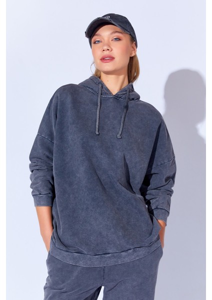 Antrasit Eskitme Soluk Efektli Yıkamalı Oversize Kalın Üç Iplik Kadın Sweatshirt EK100279354