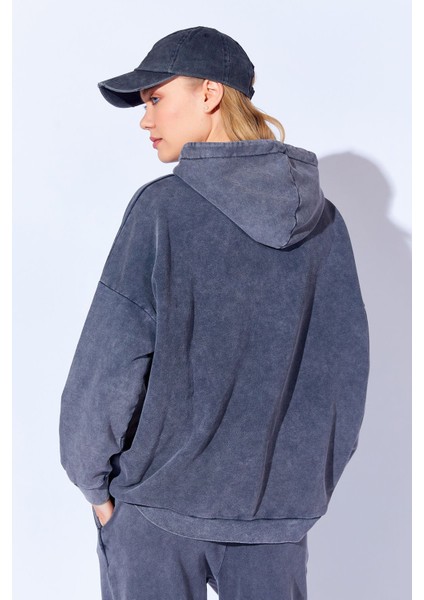 Antrasit Eskitme Soluk Efektli Yıkamalı Oversize Kalın Üç Iplik Kadın Sweatshirt EK100279354