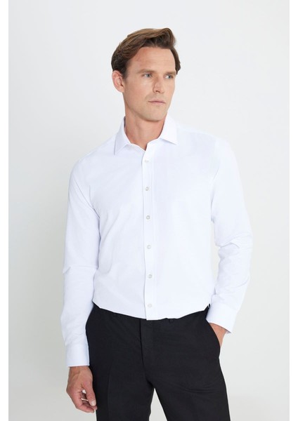 Slim Fit Dar Kesim Klasik Yaka Armürlü Beyaz Gömlek