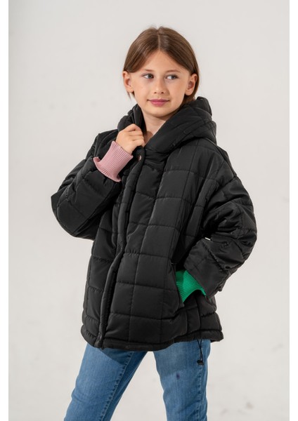 Kız Çocuk Kapüşonlu Kare Kapitoneli Mont