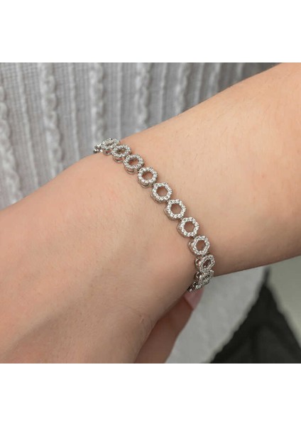Gümüş Çember Beyaz Taşlı Su Yolu Kadın Bileklik