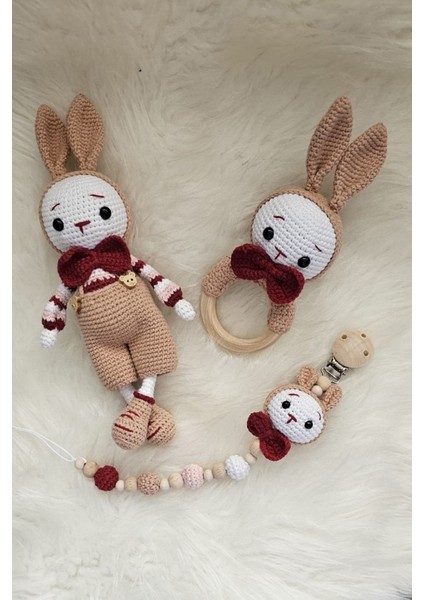 Amigurumi Yenidoğan Tulumlu Elemeği Tavşan Set, Uyku Arkadaşı, Çıngırak ve Emzik Zinciri