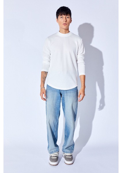 Beyaz Bisiklet Yaka Jakarlı Dokulu Kumaş Slim Fit Basic Uzun Kol Erkek Tshirt | EE1000229954