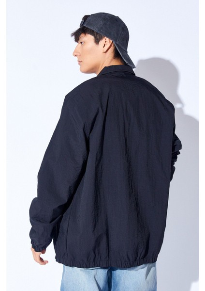 Siyah Paraşüt Kumaş Baskılı Çıtçıtlı Yağmur Geçirmez Oversize Mont | EE1000345791