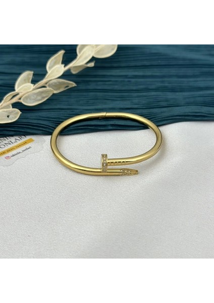 Gold Çivi Model Taşlı Kelepçe