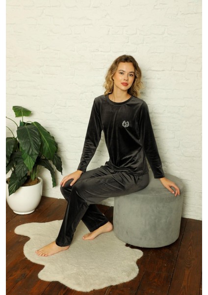 Kadın Bisiklet Yaka Ipeksi Kadife Kışlık Uzun Kol Cepli Pijama Takımı modelleri