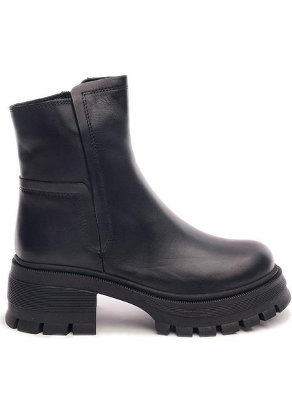Deri Fermuarlı Kadın Bot