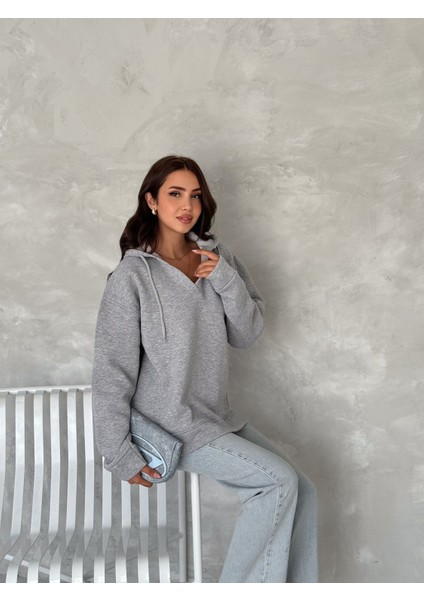 V Yaka Kapuşonlu 3 Iplik Basic Sweatshirt