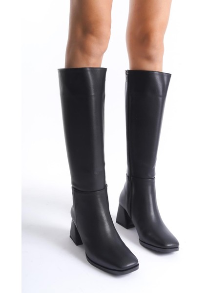 Cezstar Siyah Kalın Topuklu Küt Burun Çizme modelleri
