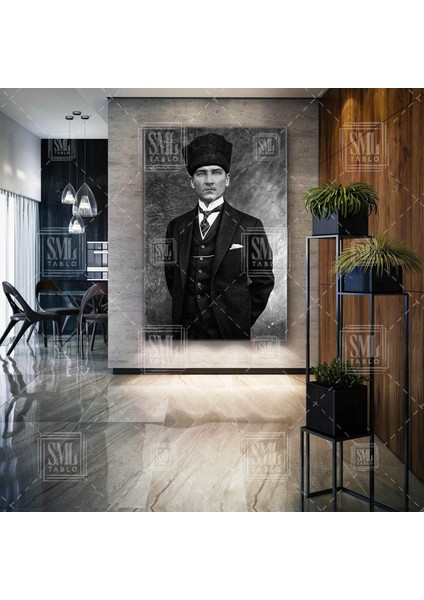 Siyah ve Beyaz Mustafa Kemal Atatürk Karizmatik Portresi Dikey Kanvas Tablo