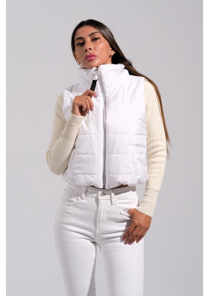 Beyaz Sırtı Taş Işlemeli Dik Yaka Kısa Şişme Yelek fiyatları