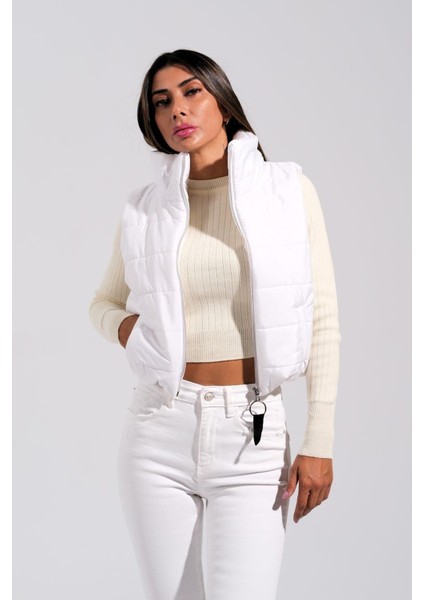 Beyaz Sırtı Taş Işlemeli Dik Yaka Kısa Şişme Yelek fırsatları