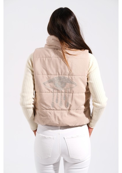 Bej Sırtı Taş Işlemeli Dik Yaka Kısa Şişme Yelek modelleri
