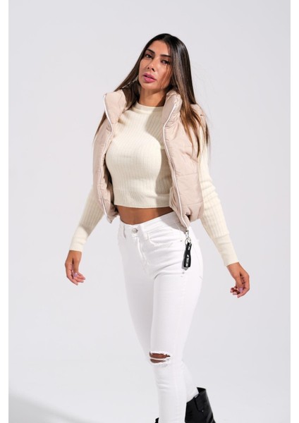 Bej Sırtı Taş Işlemeli Dik Yaka Kısa Şişme Yelek fırsatları