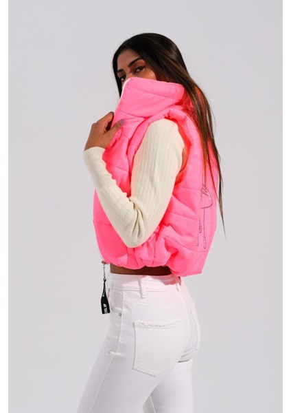 Pembe Sırtı Taş Işlemeli Dik Yaka Kısa Şişme Yelek