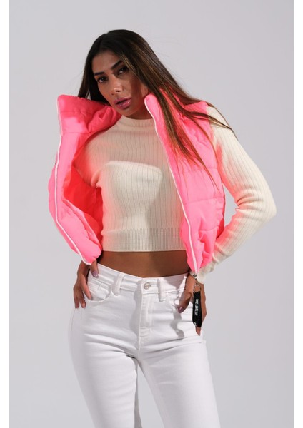 Pembe Sırtı Taş Işlemeli Dik Yaka Kısa Şişme Yelek fırsatları