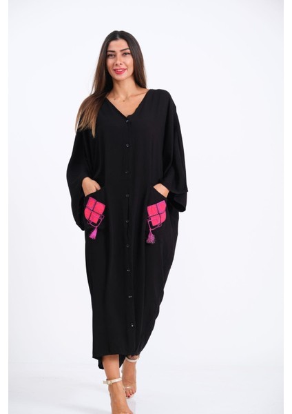 Siyah V Yaka Omuzu Pencereli Cepleri ve Sırtı Aplike Nakışlı Püsküllü Oversize Uzun Gömlek Elbise fiyatları