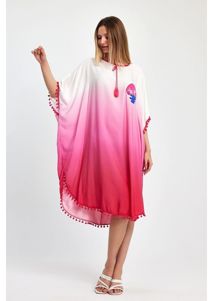 Pembe Aplike Nakışlı Yarasa Kol Ponponlu Kısa Elbise