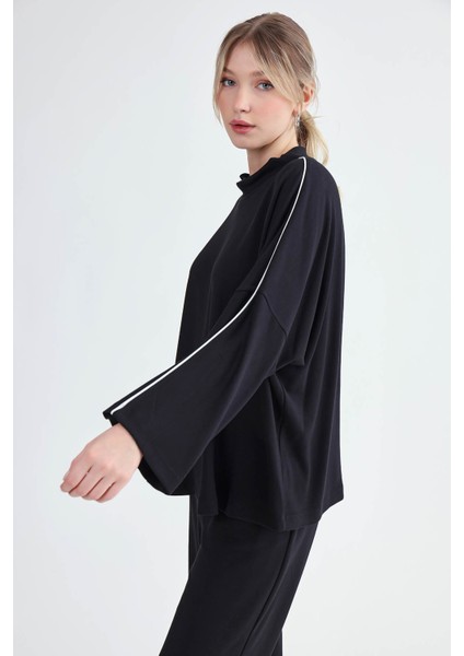 Yuvarlak Yaka Kenarı Şeritli Oversize Bluz fırsatları