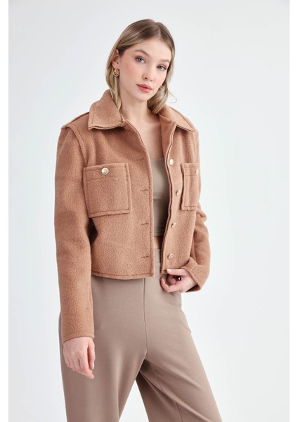 Gold Düğmeli Ters Dikiş Keçe Kumaş Crop Ceket modelleri