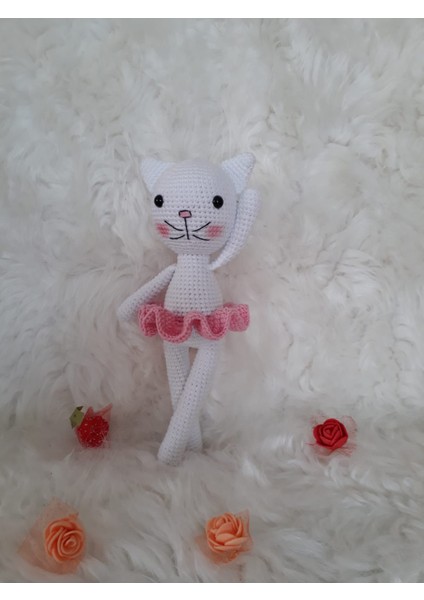 Beyaz Balerin Kedi Amigurumi Örgü Oyuncak