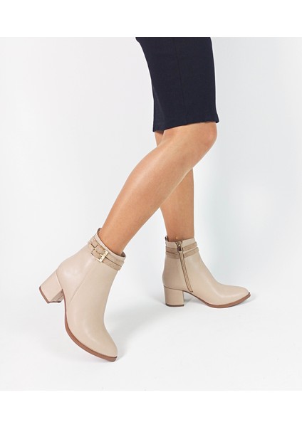 Bej Renk Fermuarlı Kalın Topuk Kadın Bot
