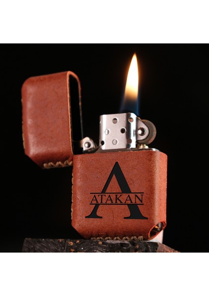 Kişiye Özel Benzinli Çakmak Hakiki Deri Zippo Tarzı Çakmak İsme Özel Çakmak Deri Kaplama Benzinli Erkek Çakmak Yıl Dönümü Doğum Günü Hediyesi