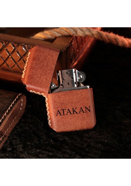 Kişiye Özel Benzinli Çakmak Hakiki Deri Zippo Tarzı Çakmak İsme Özel Çakmak Deri Kaplama Benzinli Erkek Çakmak Yıl Dönümü Doğum Günü Hediyesi