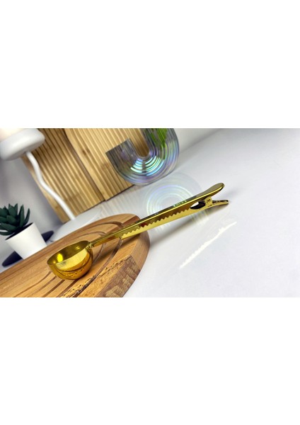 Ölçü Kaşığı ve Paket Mandalı Bir Arada Çok Fonksiyonlu Gold Paslanmaz Çelik 1 Adet