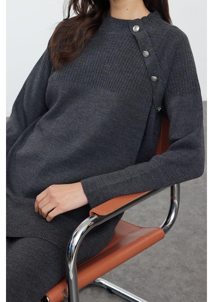 Tarz Kadın Modern Moda Normal Bel Boru Paça Dik Yaka Düğme Detaylı Triko Alt-Üst Takım fiyatları