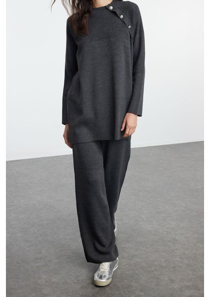 Tarz Kadın Modern Moda Normal Bel Boru Paça Dik Yaka Düğme Detaylı Triko Alt-Üst Takım indirimleri