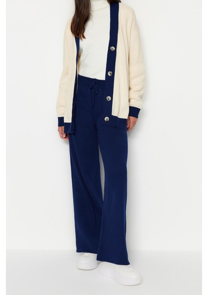 Tarz Kadın Modern Moda Yüksek Bel Geniş Paça V Yaka Şerit Detaylı Hırka-Pantolon Triko Takım fiyatları