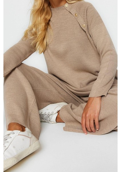 Tarz Kadın Modern Moda Normal Bel Boru Paça Dik Yaka Düğme Detaylı Triko Alt-Üst Takım fiyatları