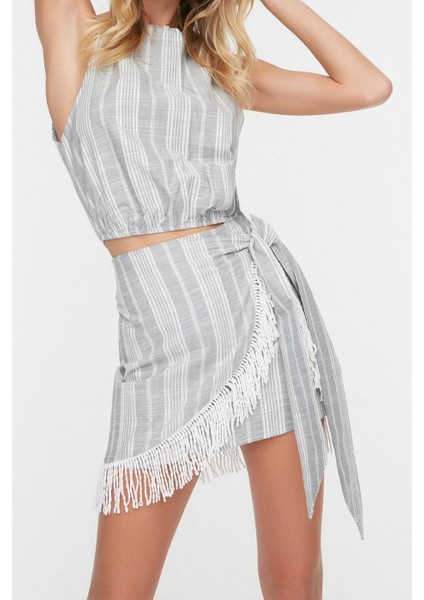 Tarz Kadın Modern Moda Normal Bel Geniş Paça Halter Yaka Çizgili Dokuma Püsküllü Bluz Etek Takım fiyatları