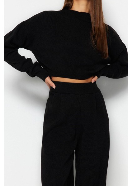 Tarz Kadın Normal Bel Boru Paça Yarım Balıkçı Yaka Süper Crop Jogger Pantolonlu Triko Alt-Üst Takım