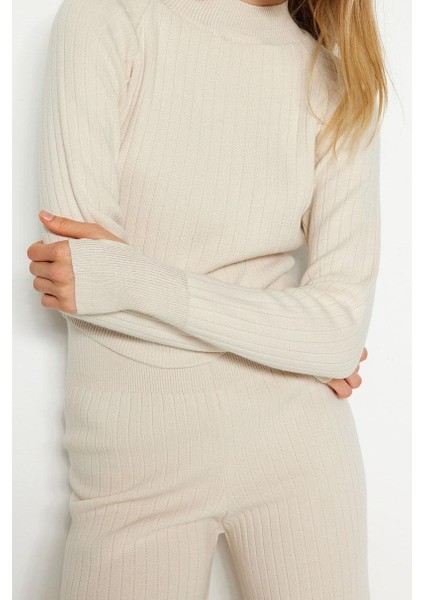 Tarz Kadın Modern Moda Normal Bel Boru Paça Dik Yaka Crop Parmak Detaylı Triko Alt-Üst Takım fırsatları