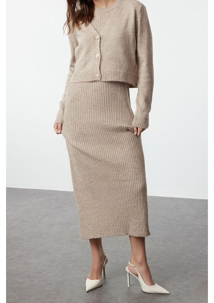 Tarz Kadın Modern Moda Normal Bel Boru Paça V Yaka Fitilli Yumuşak Dokulu Triko Elbise Hırka Takım fiyatları