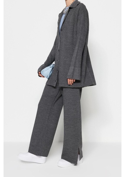 Tarz Kadın Modern Moda Yüksek Bel Geniş Paça Polo Yaka Yırtmaç Detaylı Hırka-Pantolon Triko Takım fiyatları