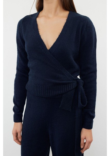 Tarz Kadın Modern Moda Normal Bel Boru Paça V Yaka Crop Kruvaze Bağlama Detaylı Triko Alt-Üst Takım fırsatları