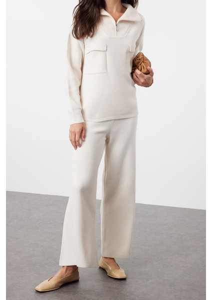 Tarz Kadın Modern Normal Bel Boru Paça Dik Yaka Geniş Kalıp Fermuarlı ve Cepli Triko Alt-Üst Takım fiyatları