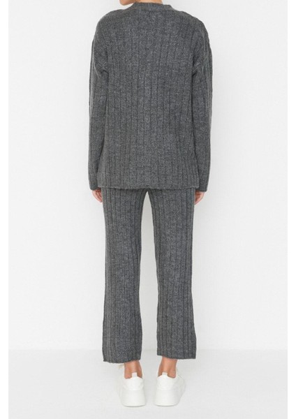 Tarz Kadın Modern Moda Normal Bel Geniş Paça V Yaka Geniş Kalıp Yumuşak Dokulu Triko Alt-Üst Takım modelleri