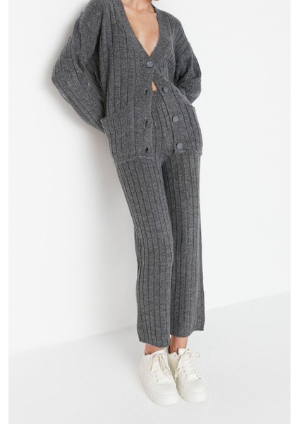 Tarz Kadın Modern Moda Normal Bel Geniş Paça V Yaka Geniş Kalıp Yumuşak Dokulu Triko Alt-Üst Takım indirimleri