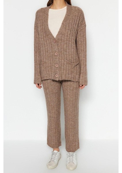 Tarz Kadın Modern Moda Normal Bel Geniş Paça V Yaka Geniş Kalıp Yumuşak Dokulu Triko Alt-Üst Takım modelleri