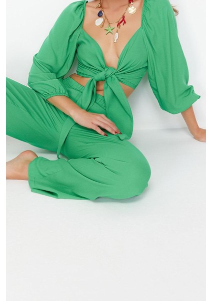 Tarz Kadın Modern Moda Normal Bel Boru Paça V Yaka Yeşil Dokuma Bağlamalı Bluz Pantolon Takım fiyatları