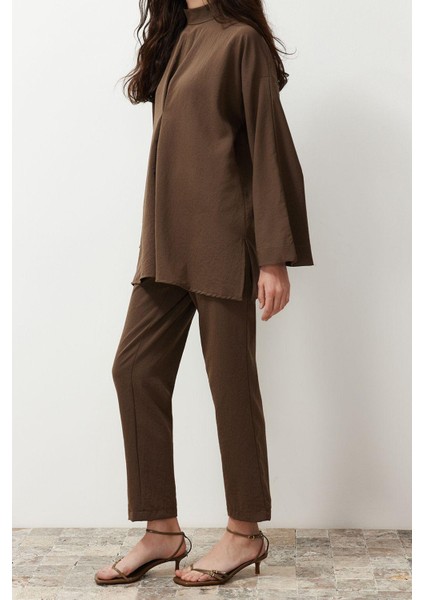 Tarz Kadın Modern Moda Normal Bel Boru Paça V Yaka Kahverengi Yakası Detaylı Dokuma Alt Üst Takım fiyatları
