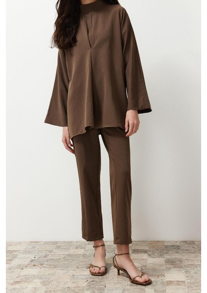 Tarz Kadın Modern Moda Normal Bel Boru Paça V Yaka Kahverengi Yakası Detaylı Dokuma Alt Üst Takım indirimleri