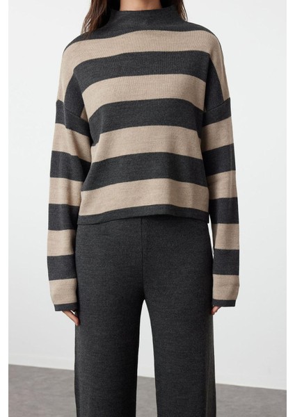 Tarz Kadın Modern Moda Normal Bel Boru Paça Dik Yaka Geniş Kalıp Çizgili Triko Alt-Üst Takım fırsatları