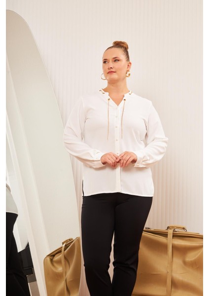 Büyük Beden Yaka Zincir Aksesuarlı Gömlek Ekru